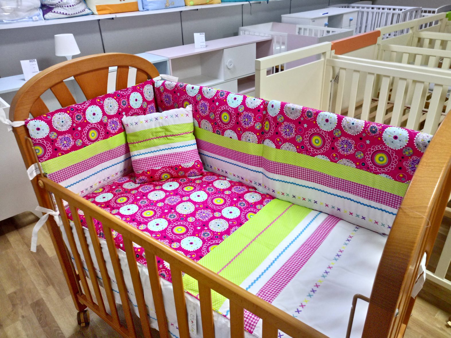 QUILT+BUMP.+CUS.62X125 200 FOLK 305 19 W/STRAWBERR